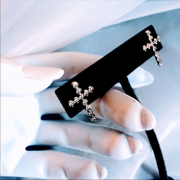 Skull Cross Earrings - Picture 7 of 8